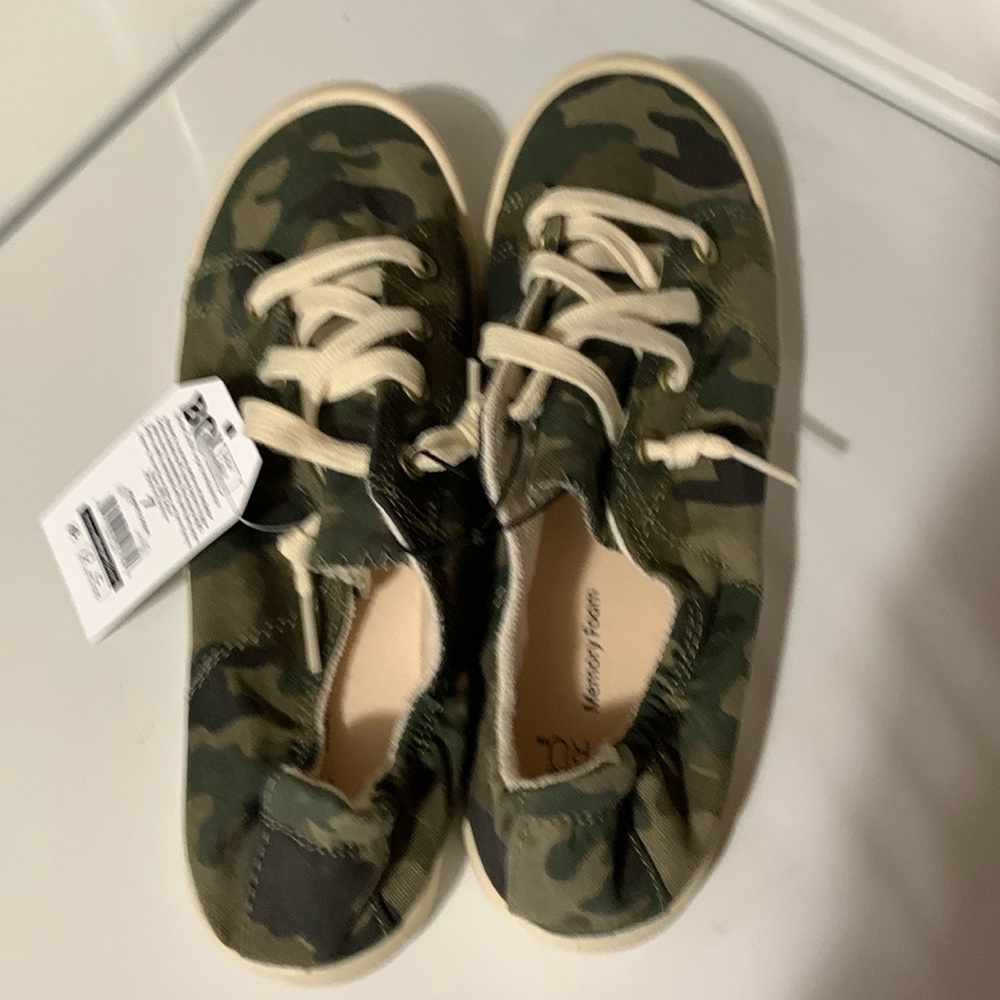 NWT Time and Tru Camouflage sneakers women’s - Picture 2 of 5